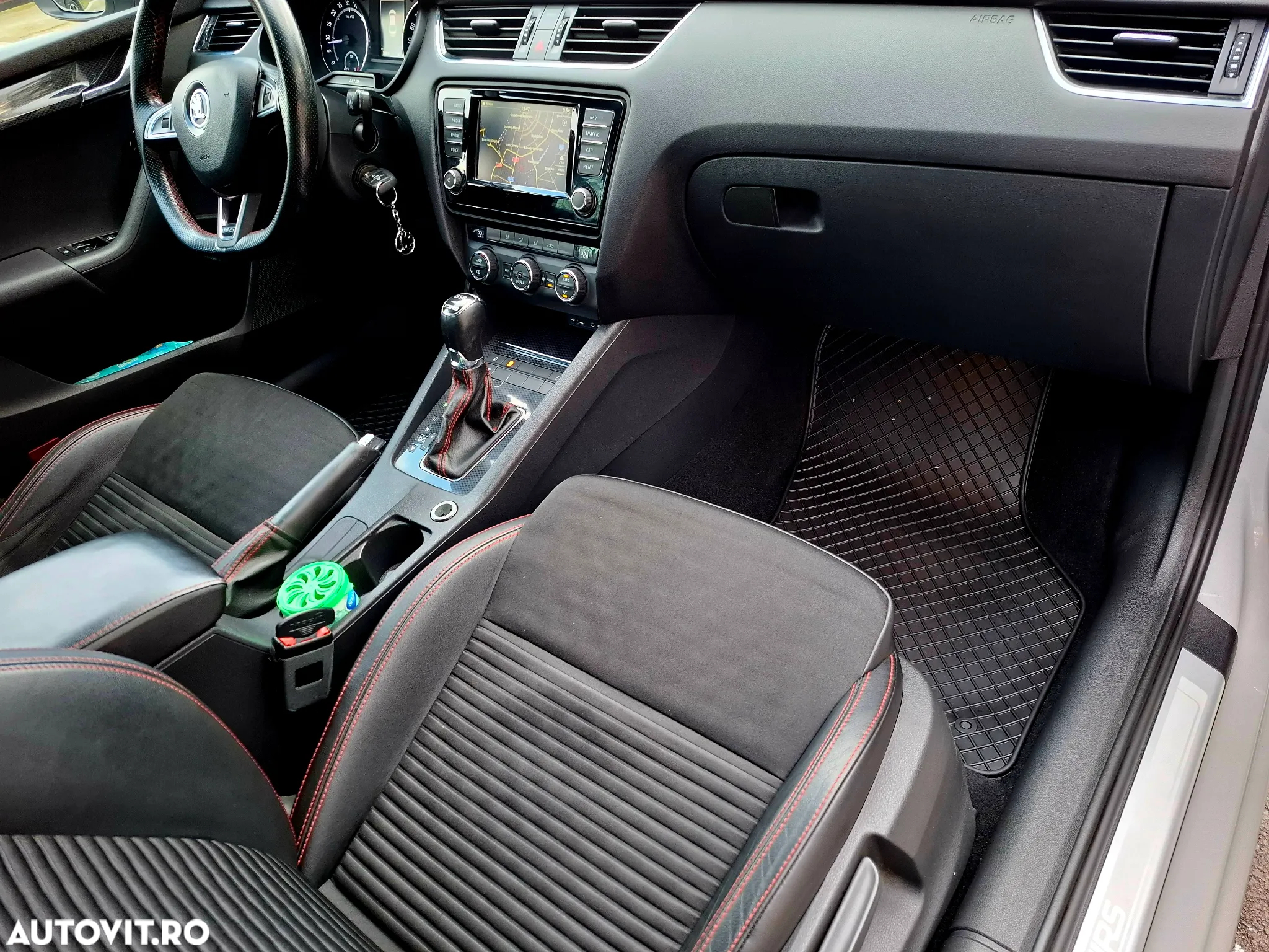 Skoda Octavia 2.0 TDI DSG RS - 10