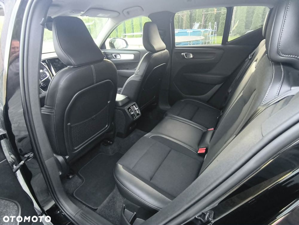 Volvo XC 40 D4 AWD Geartronic Momentum Pro - 11