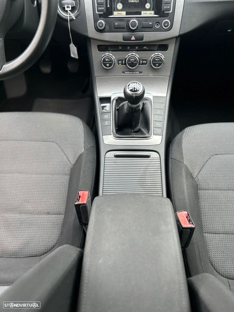 VW Passat Variant 1.6 TDI Confortline Navig - 14