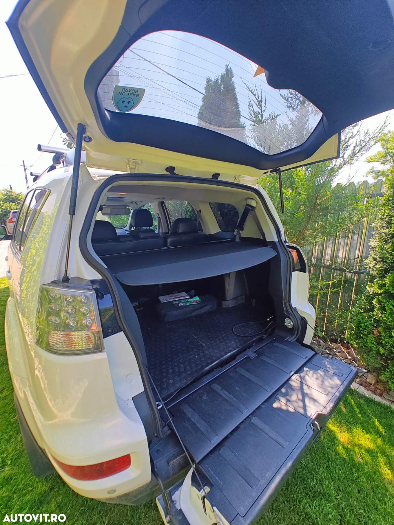 Mitsubishi Outlander - 3