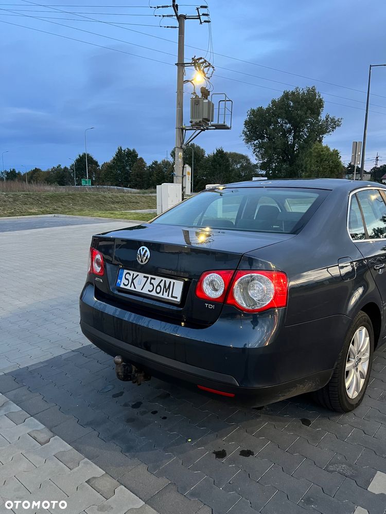 Volkswagen Jetta 1.9 TDI Trendline - 11