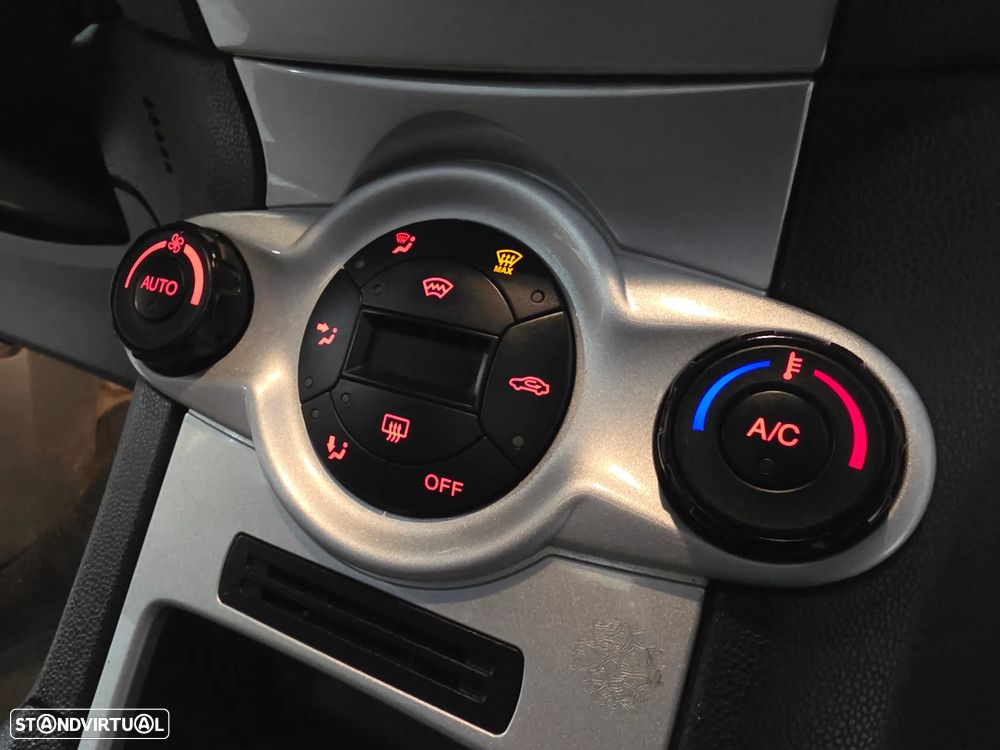 Ford Fiesta 1.6 TDCI Titanium - 14