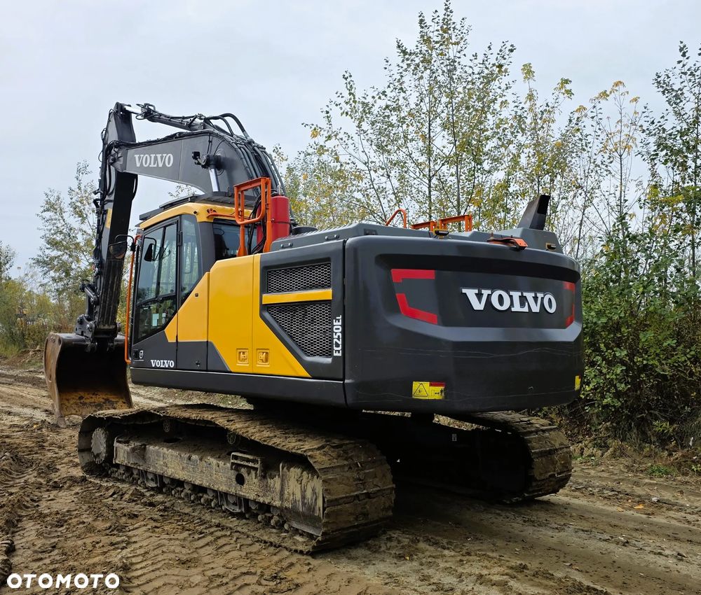 Volvo EC250E - 1
