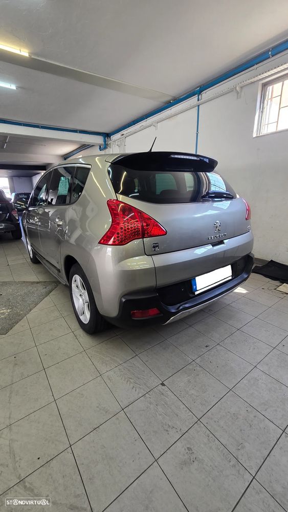 Peugeot 3008 2.0 HDi Hybrid4 - 6