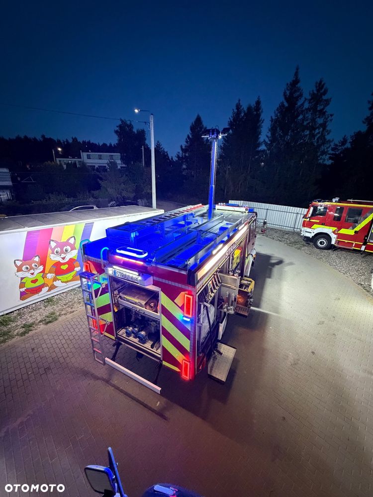 MAN Straż pożarna pojazd pożarniczy wóz strażacki MAN L80 GBA średni terenowy- uterenowiony 4x4 CNBOP 3000l wody + 100l piany reduktor blokady przedniego i tylnego mostu, maszt oświetleniowy - 23