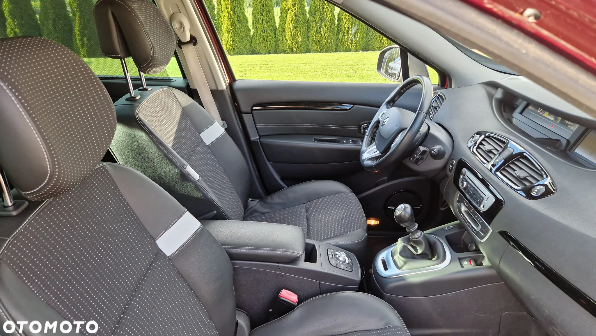 Renault Scenic ENERGY TCe 115 Bose Edition - 11