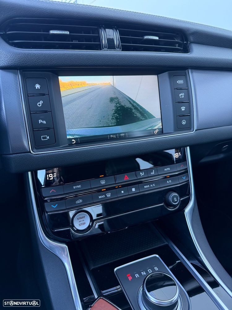 Jaguar XF 3.0 TDV6 R-Sport - 19
