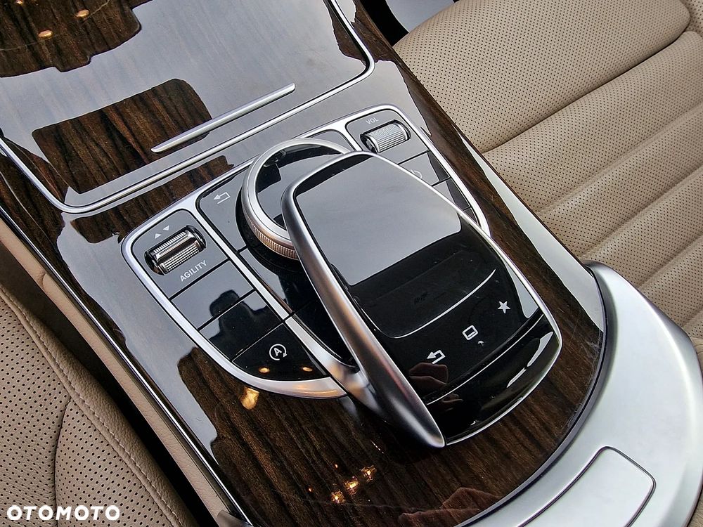 Mercedes-Benz Klasa C 300 9G-TRONIC Edition - 18