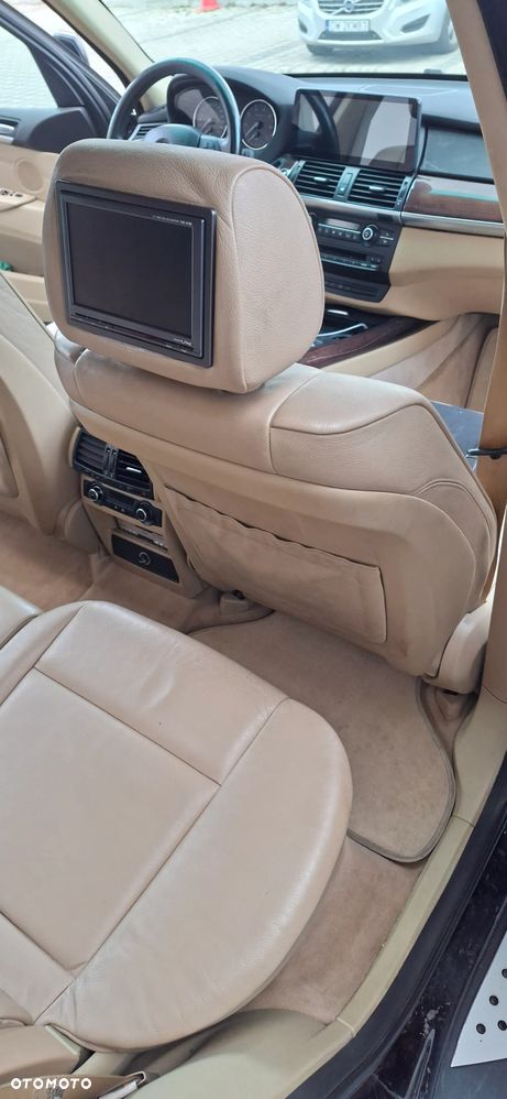 BMW X5 4.8i - 12