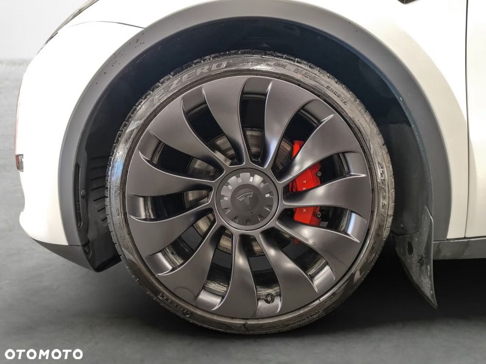 Tesla Model Y Performance Dual Motor AWD - 11