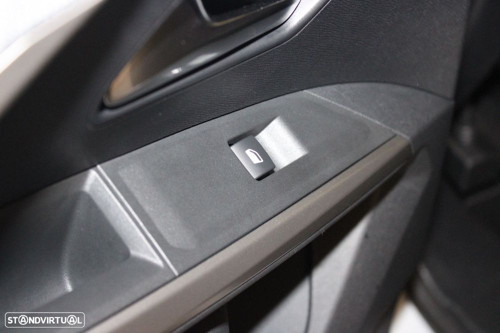 Peugeot E-3008 73 kWh Allure - 40