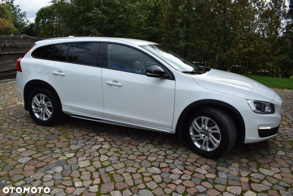 Volvo V60 Cross Country - 16