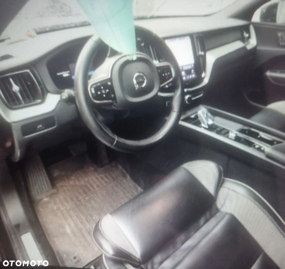 Volvo XC 60 B4 D AWD Plus Dark - 7