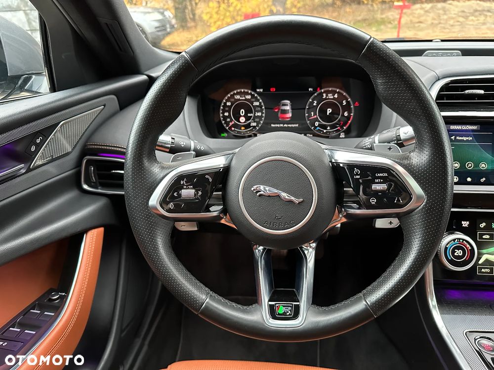 Jaguar XE 2.0 P250 R-Dynamic Black - 9