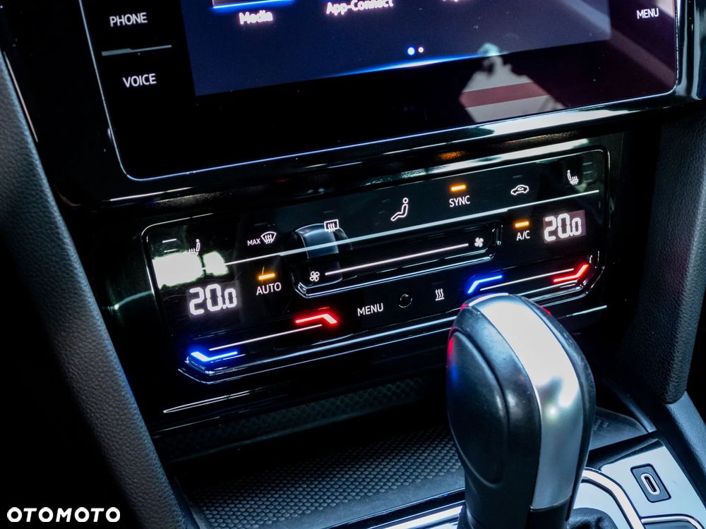 Volkswagen Passat Variant 2.0 TDI SCR DSG 4Motion Elegance - 31