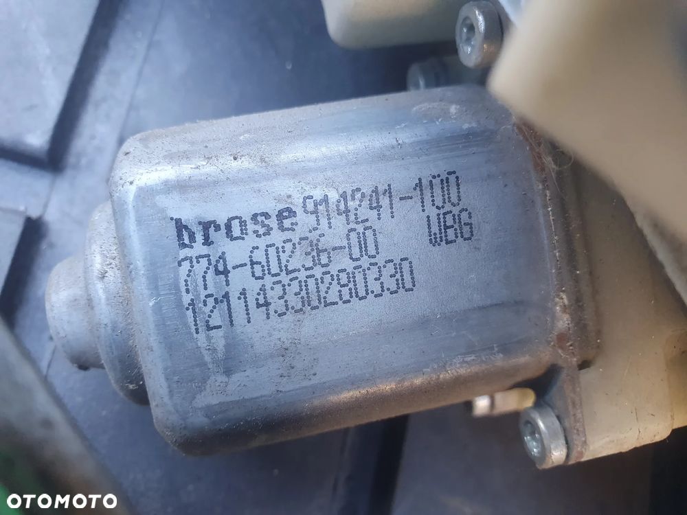 PODNOŚNIK SZYBY PRAWY PRZÓD PEUGEOT 3008 I 5008 I 9682808880 6 PIN EUROPA - 8