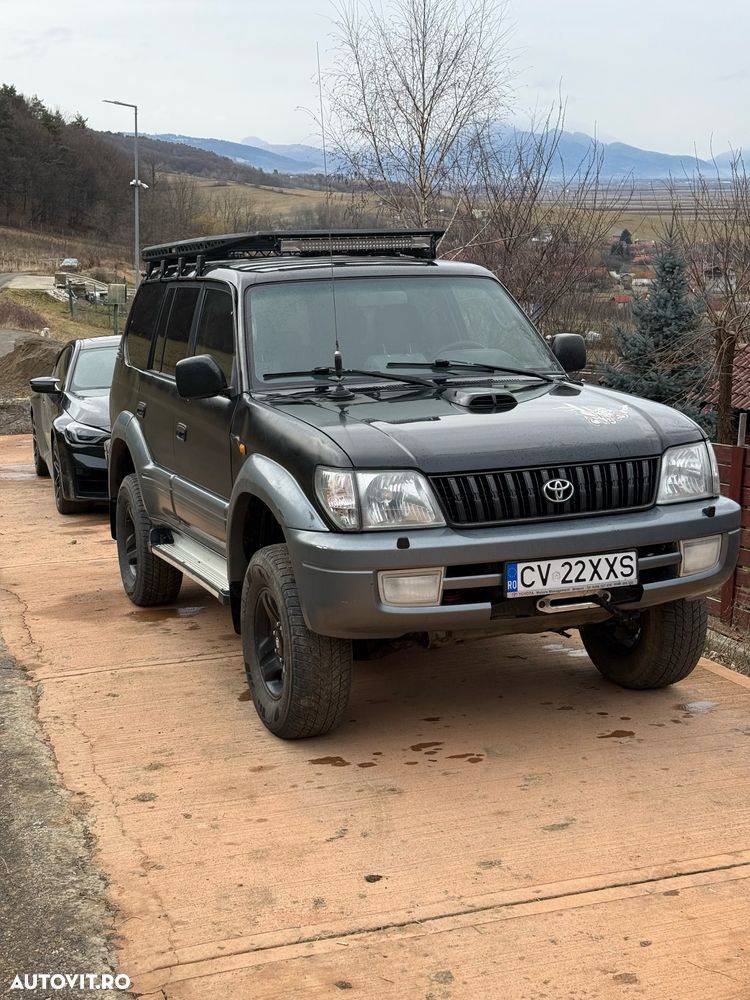 Toyota Land Cruiser - 1