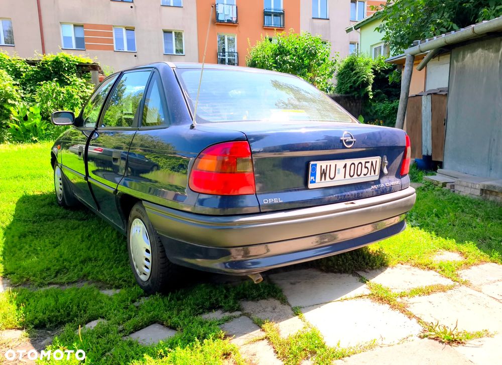 Opel Astra 1.6 - 7