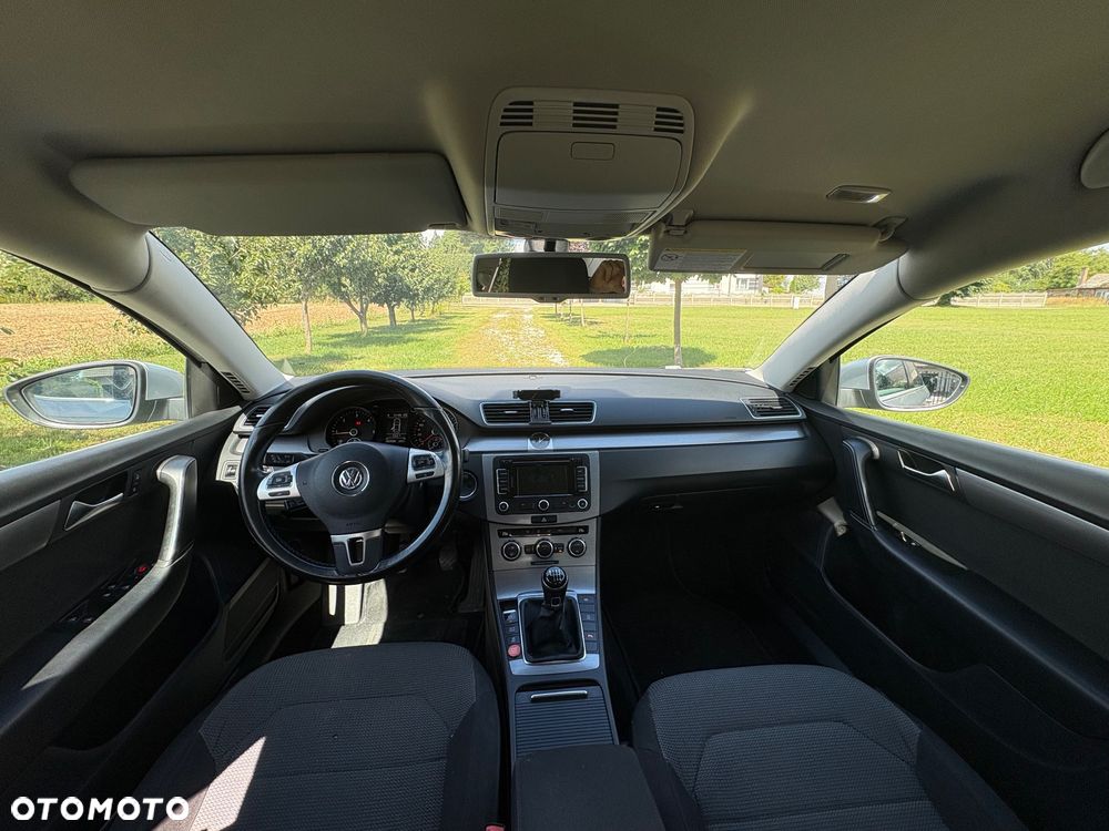 Volkswagen Passat 2.0 TDI Comfortline - 12