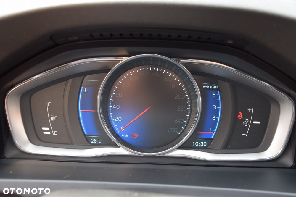 Volvo V60 D4 R-Design - 30