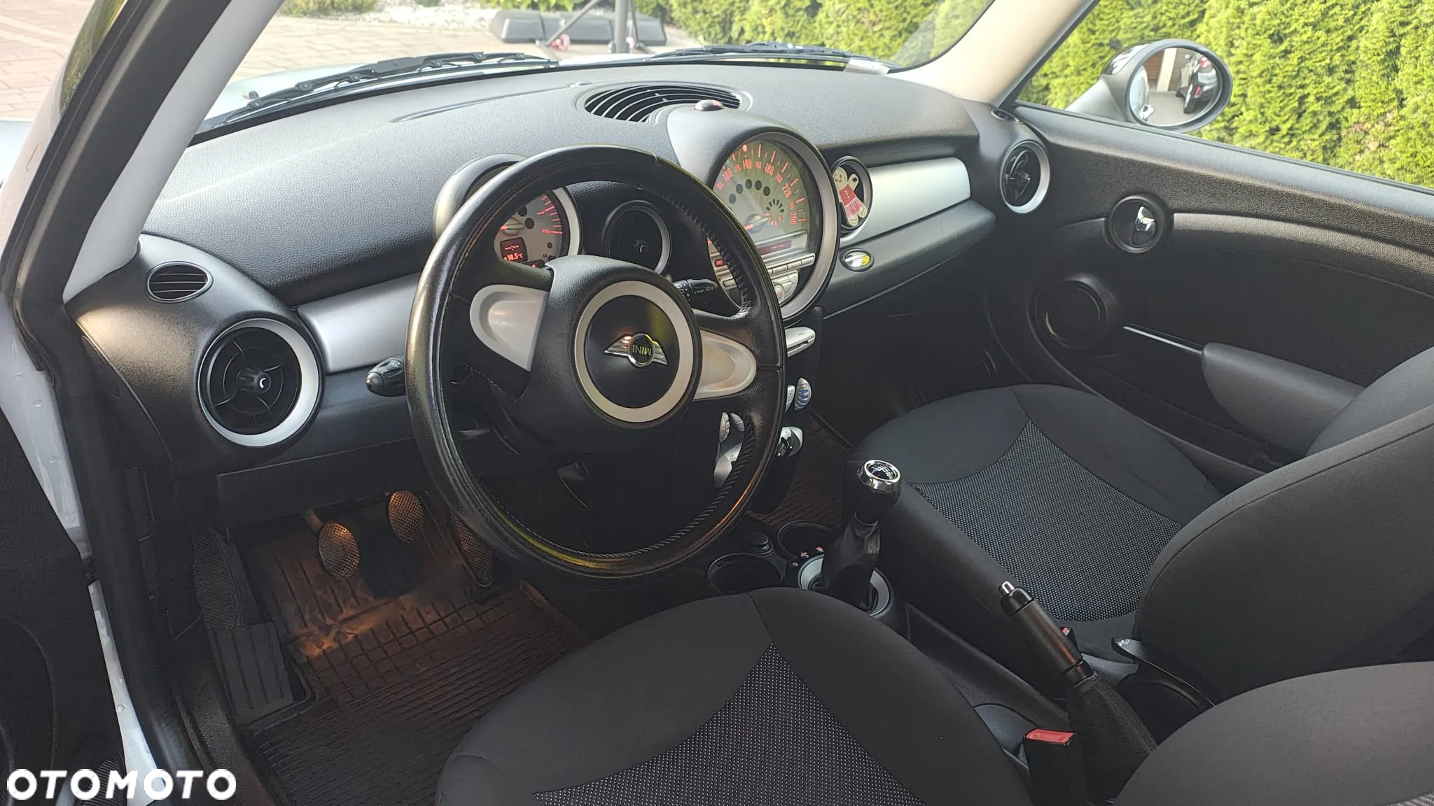 MINI ONE Standard - 8