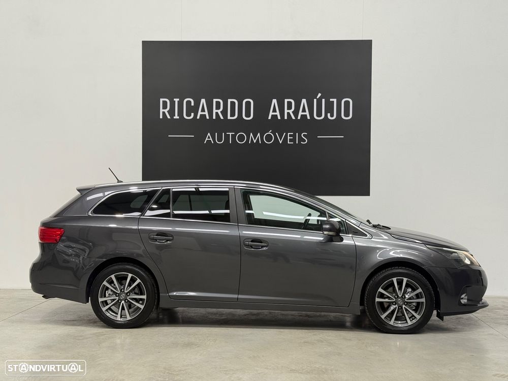 Toyota Avensis SW 2.0 D-4D Luxury - 24