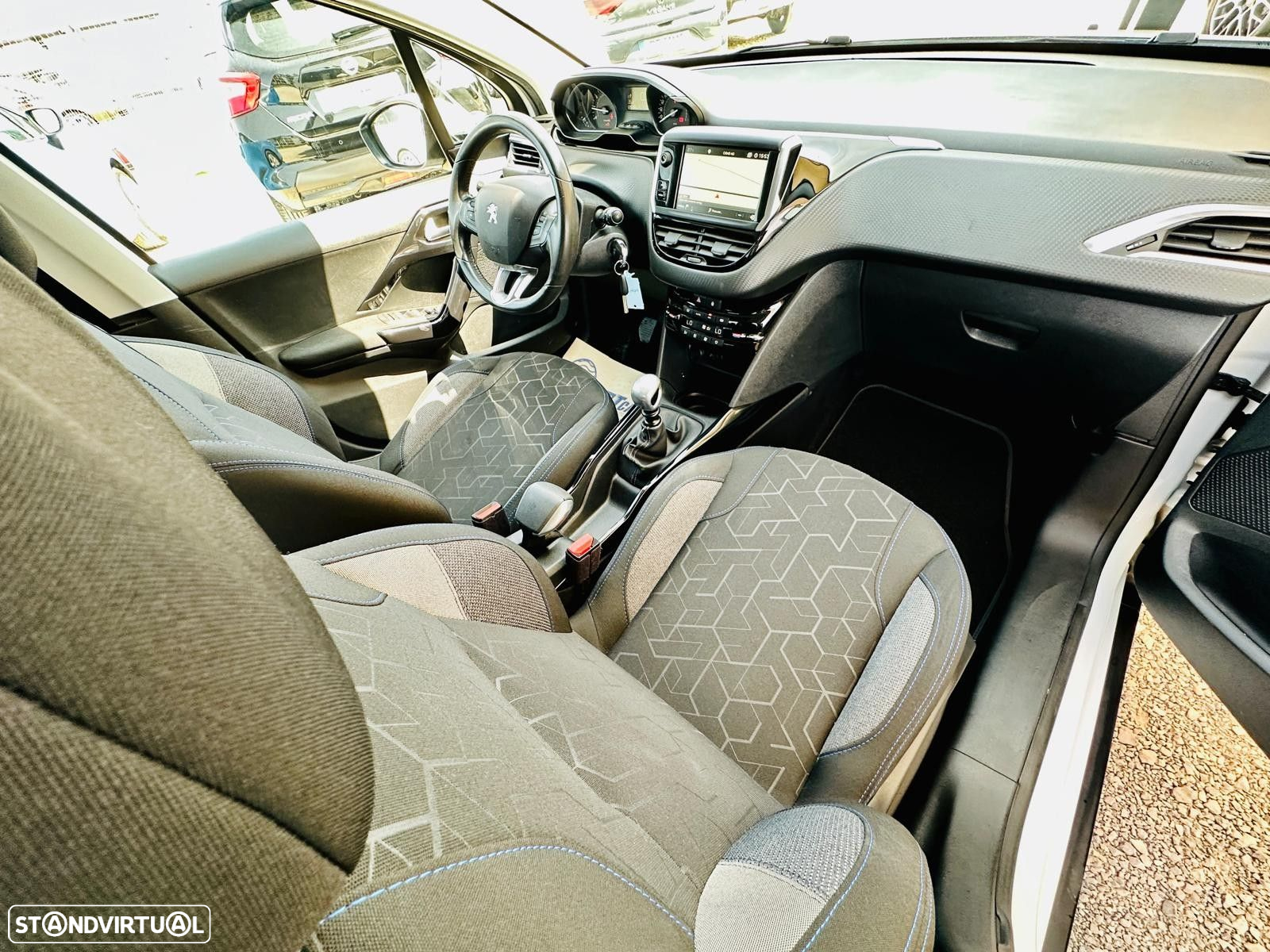 Peugeot 2008 1.2 PureTech Signature - 25