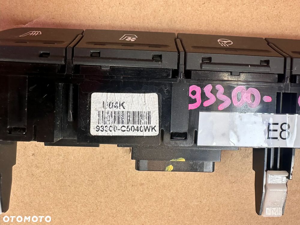 Przycisk, panel podgrzewania foteli Kia Sorento III 93300C5040WK 299144620 - 2