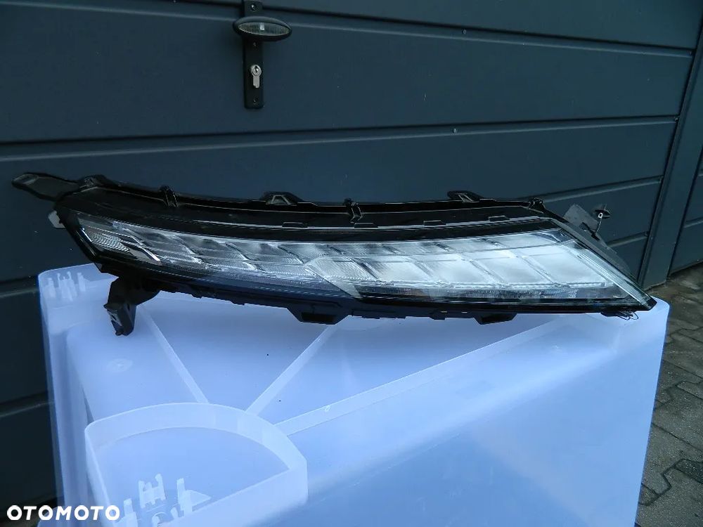 LAMPA PRAWY PRZÓD PRZEDNIA MITSUBISHI ECLIPSE CROSS LIFT EDM92206010 - 2