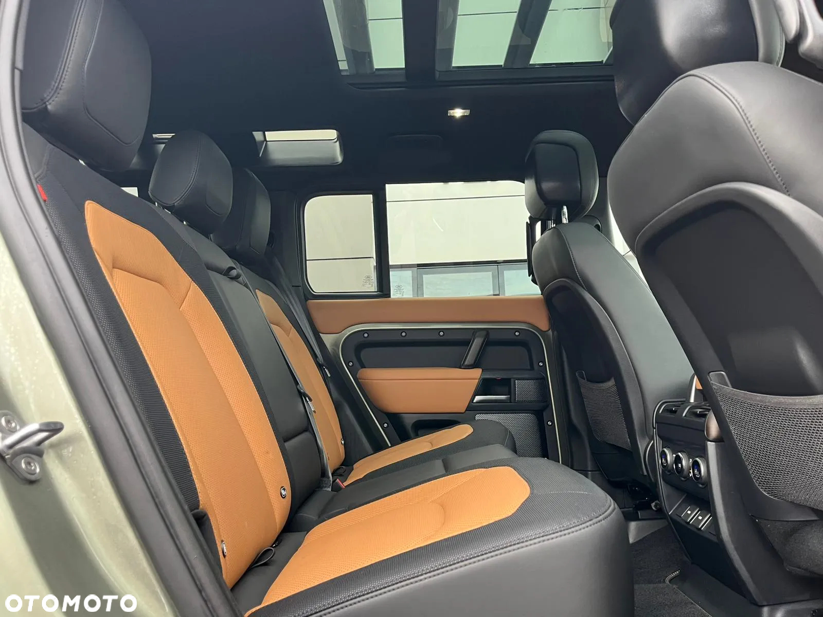 Land Rover Defender - 6