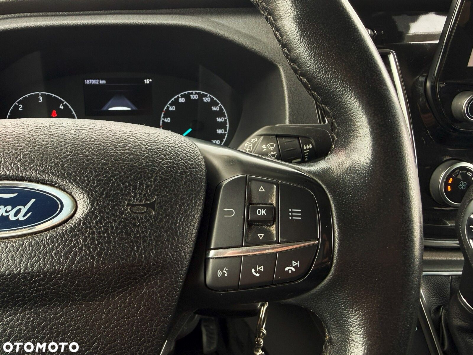 Ford Tourneo Custom - 19