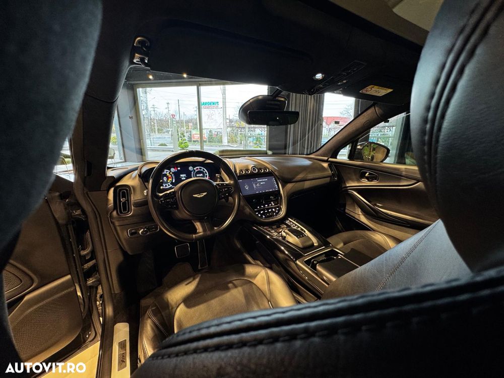 Aston Martin DBX - 21