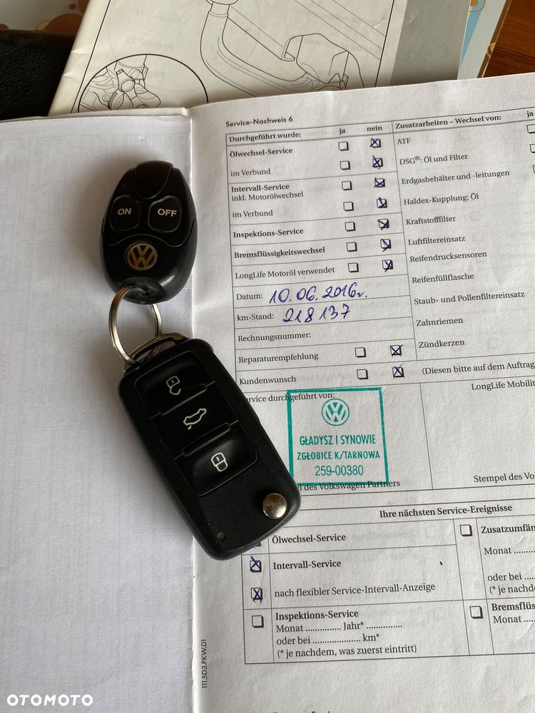 Volkswagen Touran 2.0 TDI DPF BlueMotion Technology Highline - 16