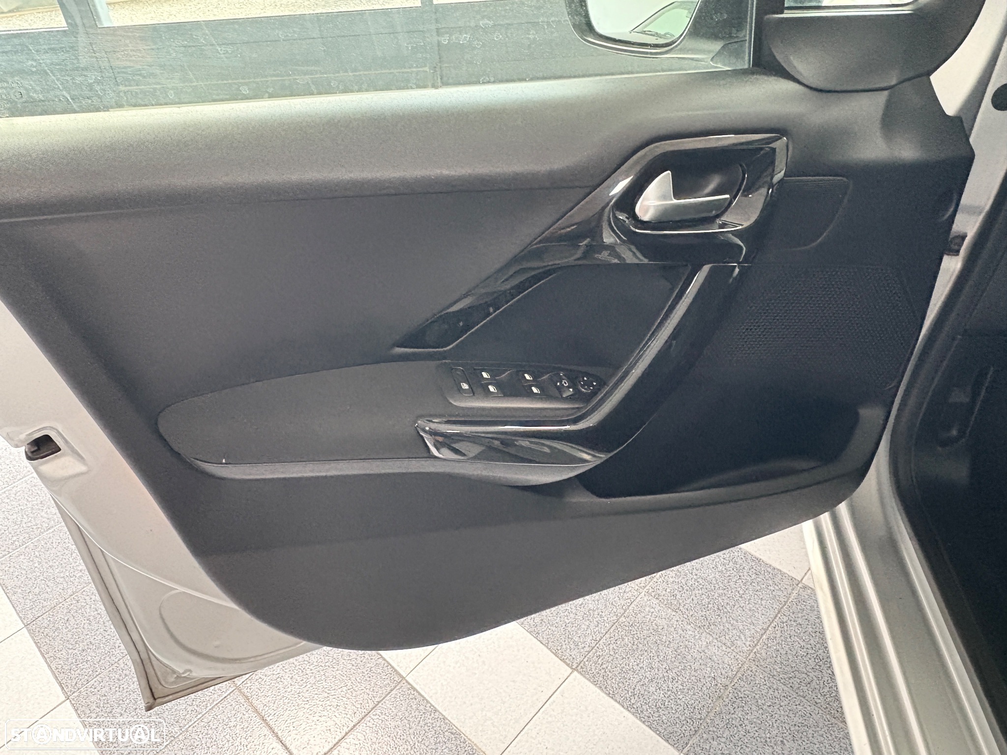 Peugeot 208 1.2 PureTech Signature - 11