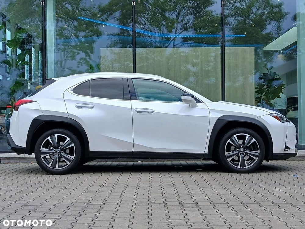 Lexus UX - 4