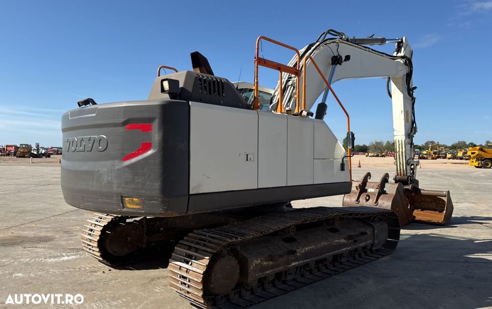Volvo EC220EL Excavator - 2