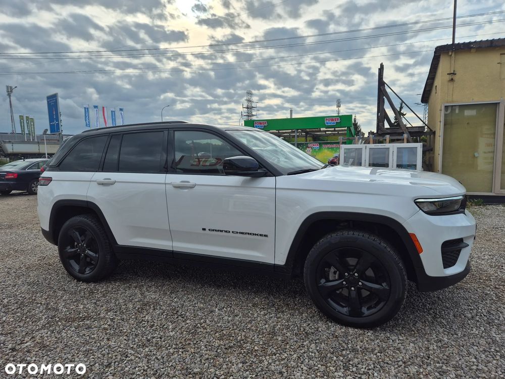 Jeep Grand Cherokee - 26