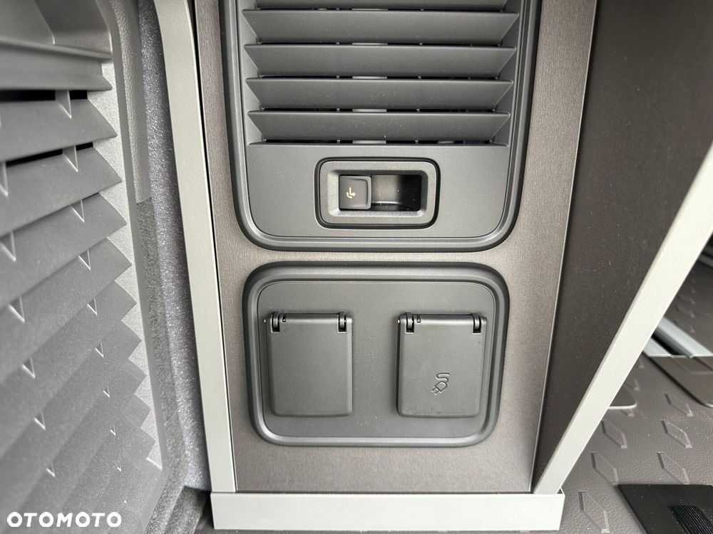 Volkswagen california Nowa California Beach silnik: 2,0 l TDI SCR 150 KM / skrzynia biegów: 7-biegowa DSG rozstaw osi: 3124 mm - 27