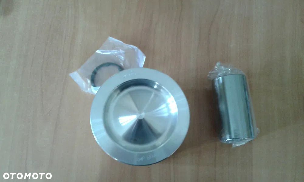 Tłok do silnika LT10C L10