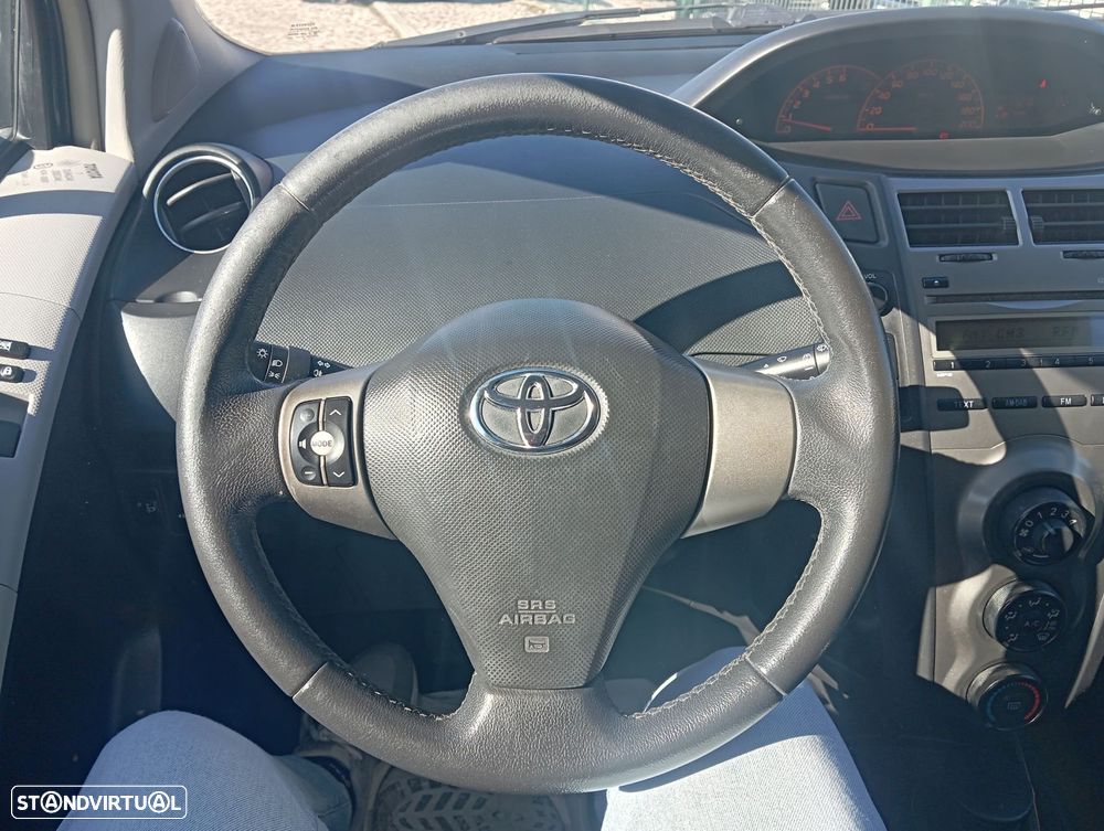 Toyota Yaris 1.0 VVT-i AC - 8