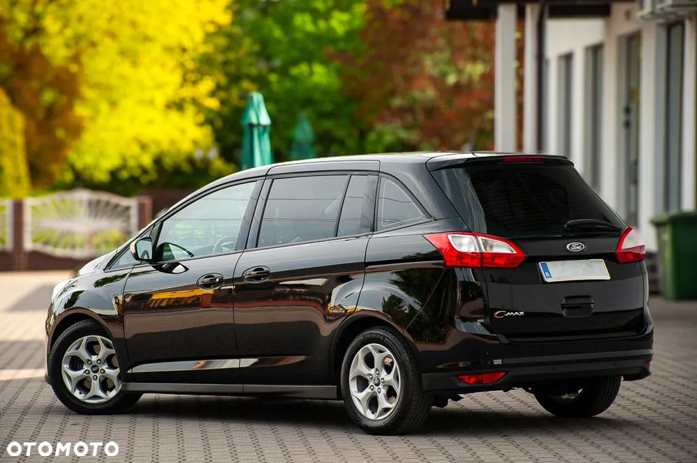 Ford Grand C-MAX - 11