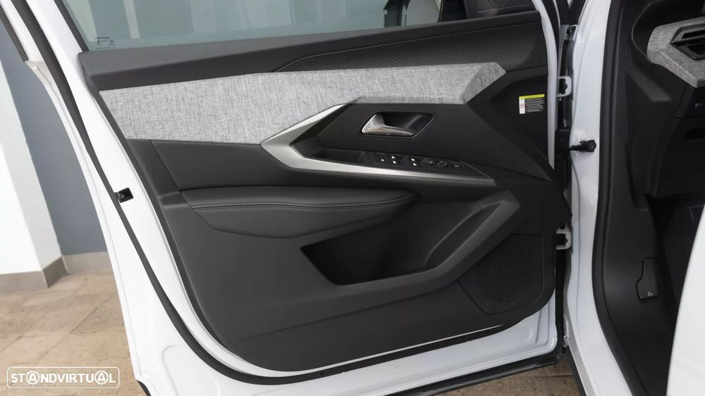Peugeot 5008 1.2 Hybrid Allure e-DCS6 — fotografia 17