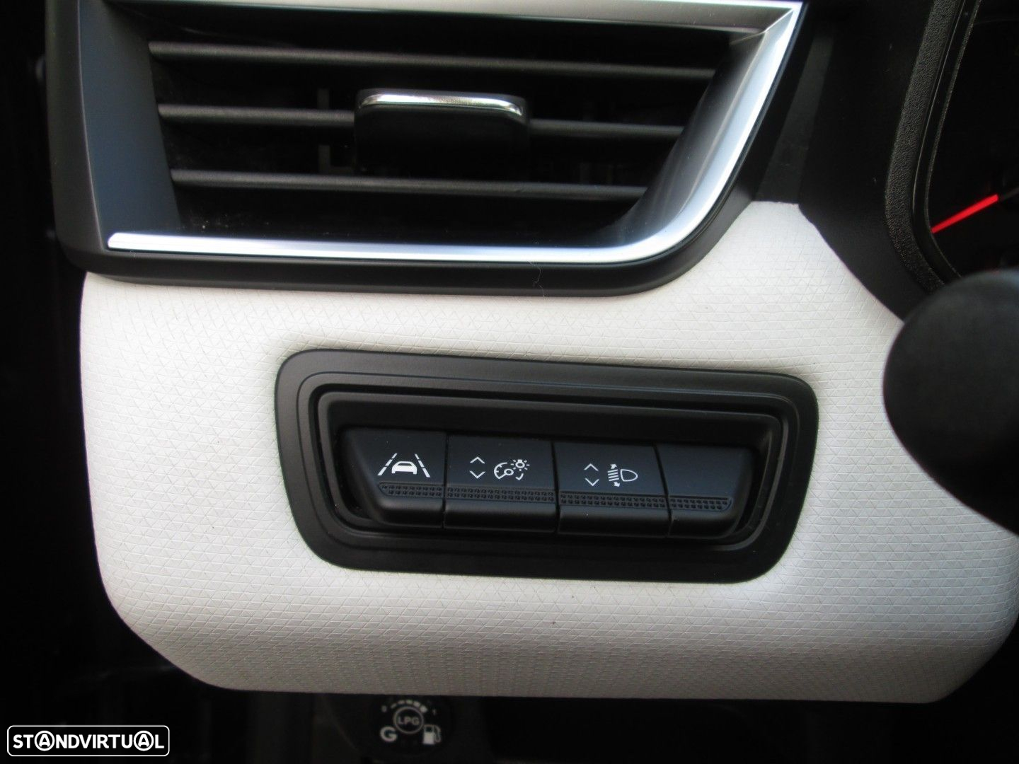 Renault Clio 1.0 TCe Evolution Bi-Fuel - 9