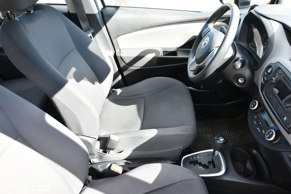 Toyota Yaris Hybrid 100 Active - 33