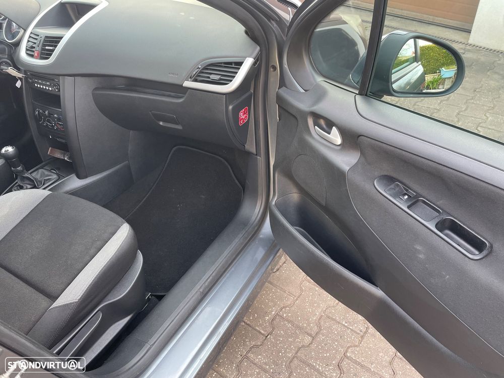 Peugeot 207 1.4 16V Trendy - 21
