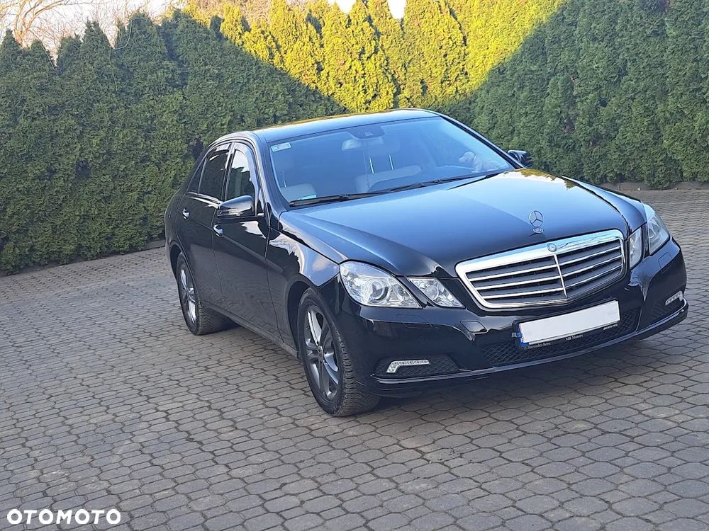 Mercedes-Benz Klasa E 250 CGI BlueEffICIENCY Avantgarde - 2