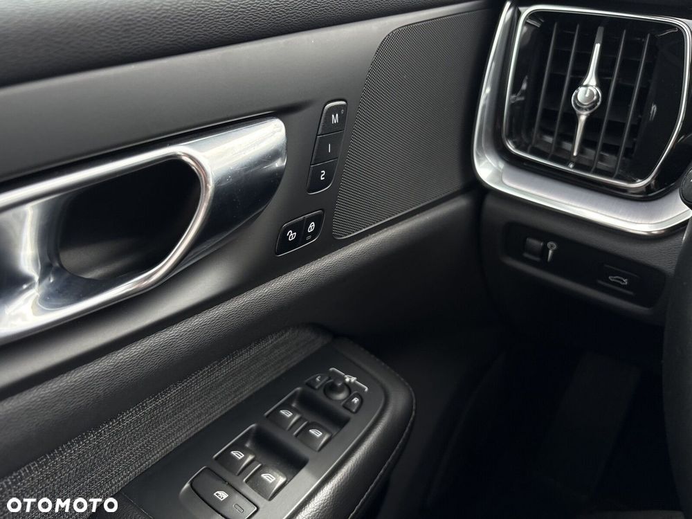 Volvo V60 B3 B Momentum Pro - 11