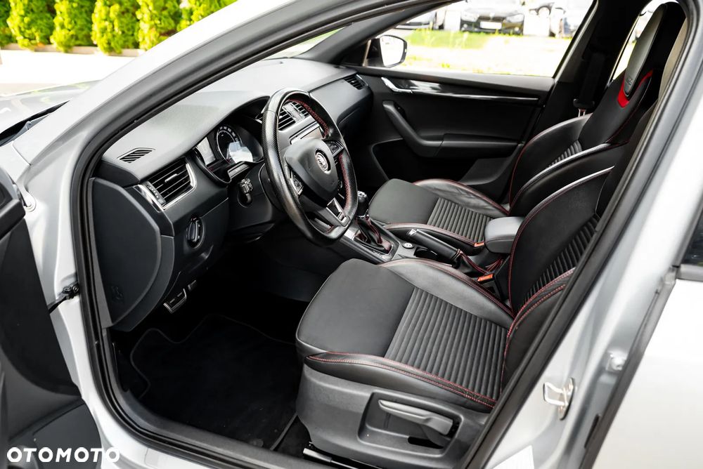 Skoda Octavia 2.0 TDI DSG RS - 19