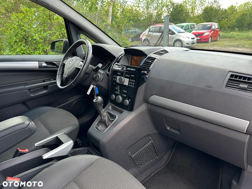 Opel Zafira - 24
