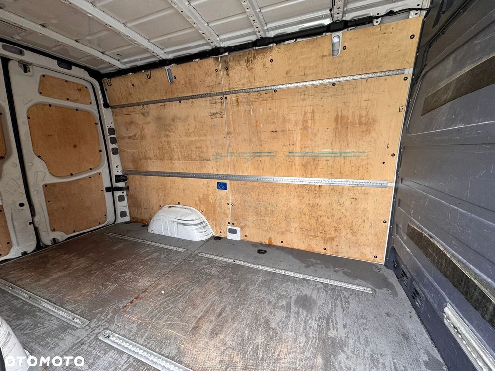 Volkswagen CRAFTER ŚREDNI PO LIFTOWY KLIMATYZACJA - 24